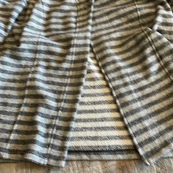 Maurices three snaps wrap, size 2 excellent condition - Picture 6 of 6